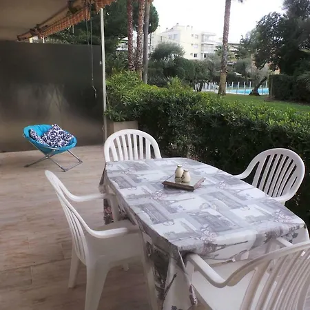 Апартаменты 68sqm 1 Bdr Flat Town Centre And Beaches