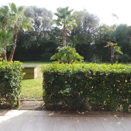 Апартаменты 68sqm 1 Bdr Flat Town Centre And Beaches *