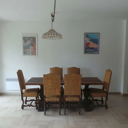 68sqm 1 Bdr Flat Town Centre And Beaches * Антиб